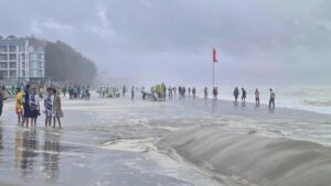 আসছে নিম্নচাপ, টানা বৃষ্টির পূর্বাভাস