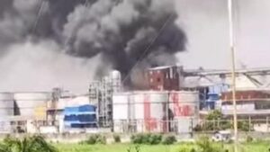 রূপগঞ্জে অয়েল কারখানায় আগুনে ক্ষয়ক্ষতি