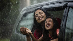 বৃষ্টিতে ভিজে সুস্থ থাকতে যা করবেন