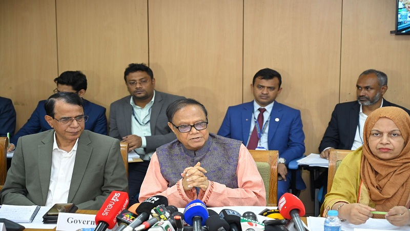 মুদ্রনীতি ঘোষনা করছেন গভর্নর ড. আহসান এইচ মনসুর