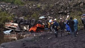 রাশিয়ায় খনি শ্রমিকদের বহনকারী বাস খাদে, নিহত ১৩
