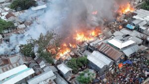 মহাখালী সাততলা বস্তিতে আগুন, নিয়ন্ত্রণে ৭ ইউনিট