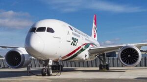 যান্ত্রিক ত্রুটি, ২৬২ যাত্রীসহ রোমে আটকা বিমানের ড্রিমলাইনার