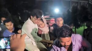 বাকৃবি বন্ধ ঘোষণা, সকাল ৯টার মধ্যে হল ত্যাগের নির্দেশ