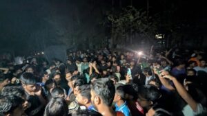 চট্টগ্রাম বিশ্ববিদ্যালয় এলাকায় শিক্ষার্থী ও স্থানীয়দের মধ্যে সংঘর্ষ