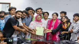 ডাকসু নির্বাচন: মনোনয়নপত্র নিয়েছেন ৫৬৫ জন