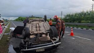 এক্সপ্রেসওয়েতে প্রাইভেটকার উল্টে নিহত ৩