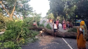 টানা তৃতীয় দিনের মতো ভাঙ্গায় মহাসড়ক অবরো