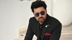 কটাক্ষের শিকার দেব