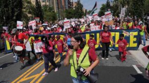 ট্রাম্পকে বিদায় করো : প্রতিবাদ-বিক্ষোভে উত্তাল ওয়াশিংটন ডিসি