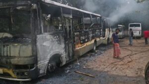 ড্যাফোডিল ও সিটি বিশ্ববিদ্যালয় শিক্ষার্থীদের মধ্যে সংঘর্ষ, অগ্নিসংযোগ