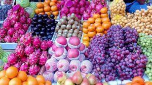 পুরান ঢাকায় ফলের বাজারে দিনে শত কোটি টাকার বেশি লেনদেন