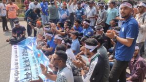 শিক্ষা ভবনের সামনে ৭ কলেজ শিক্ষার্থীদের বিক্ষোভ