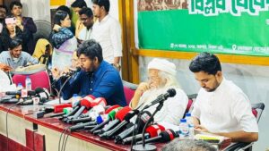 হাসিনার পতনের পর রাজনৈতিক দলগুলো সহযোগিতা করেনি: আসিফ মাহমুদ