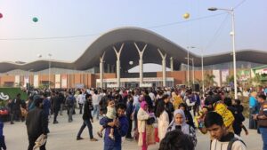 বাণিজ্য মেলার সপ্তম দিনে মানুষের উপচে পড়া ভিড়