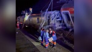 স্পেনে দুটি উচ্চগতির ট্রেনের ভয়াবহ সংঘর্ষ, নিহত অন্তত ২১