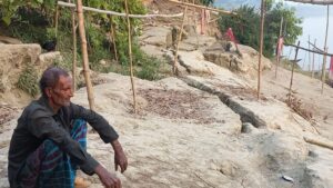 মধুমতী নদীর বালু উত্তোলন, ভাঙনের ঝুঁকিতে শতাধিক পরিবার